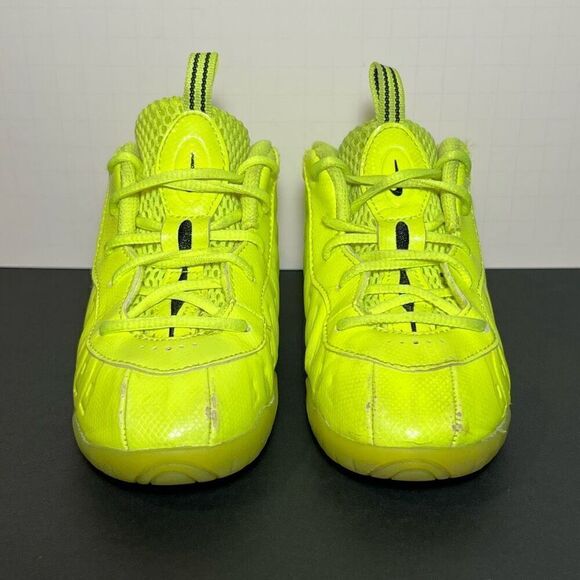 Toddlers NIKE Little Posite One Volt Sneakers / Size 9C - Picture 2 of 9